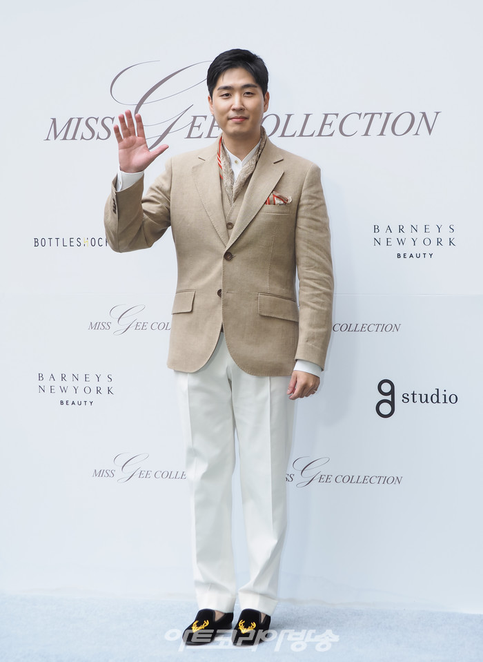 미스지콜렉션  2024 S/S 컬렉션. 2023.10.19 사진 ⓒ아트코리아방송 이용선 기자