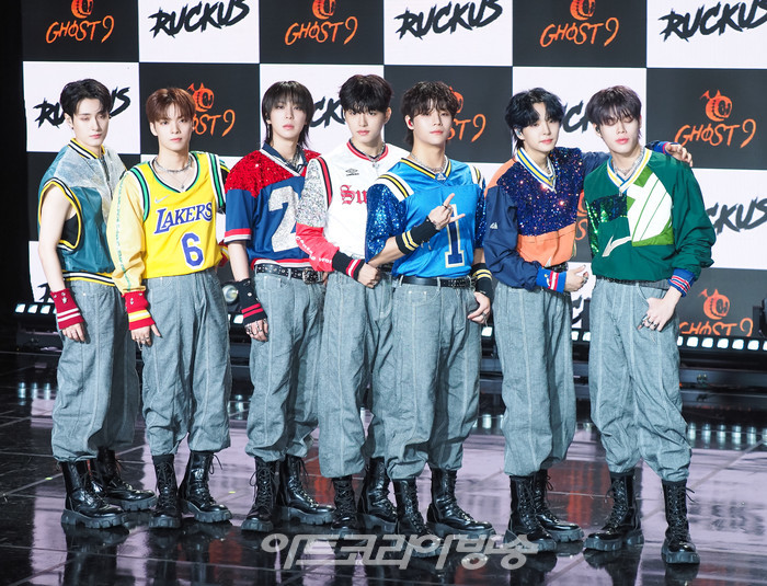 고스트나인(GHOST9) 일곱 번째 미니앨범 '아케이드 : 오'(ARCADE : O) 발표 기념 쇼케이스(왼쪽부터 우진-준성-신-진우-준형-강성-프린스) 2023.10.25 사진 ⓒ아트코리아방송 이용선 기자