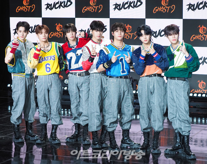 고스트나인(GHOST9) 일곱 번째 미니앨범 '아케이드 : 오'(ARCADE : O) 발표 기념 쇼케이스(왼쪽부터 우진-준성-신-진우-준형-강성-프린스) 2023.10.25 사진 ⓒ아트코리아방송 이용선 기자