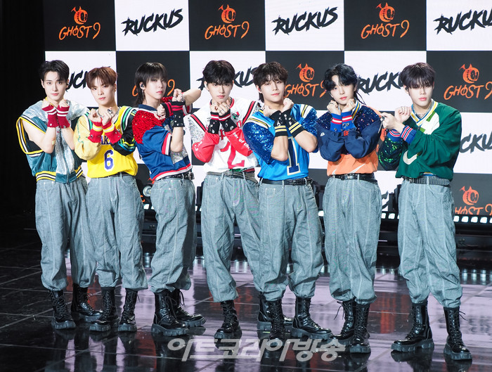고스트나인(GHOST9) 일곱 번째 미니앨범 '아케이드 : 오'(ARCADE : O) 발표 기념 쇼케이스(왼쪽부터 우진-준성-신-진우-준형-강성-프린스) 2023.10.25 사진 ⓒ아트코리아방송 이용선 기자