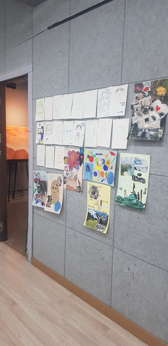 백지상 작가 - 행복한 얼굴 전시