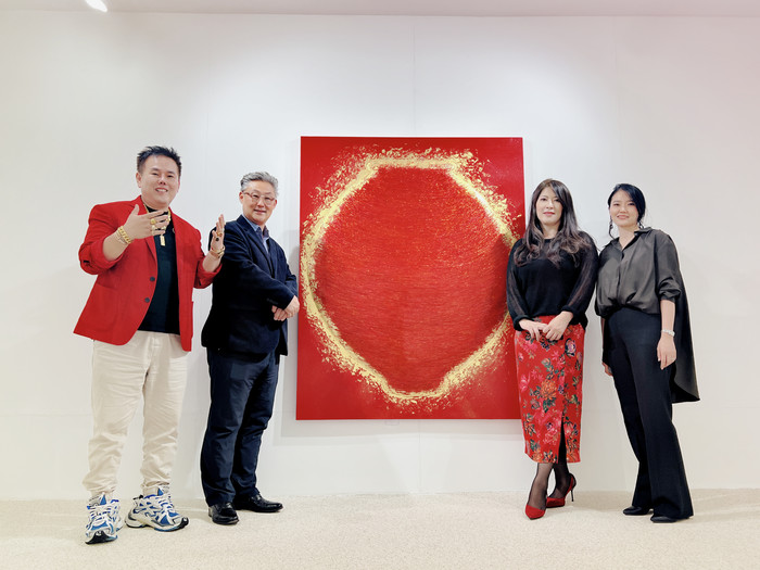 (왼쪽부터) 엘링크 전설부회장, 김학균대표, 오정작가, K-UM 갤러리 대표