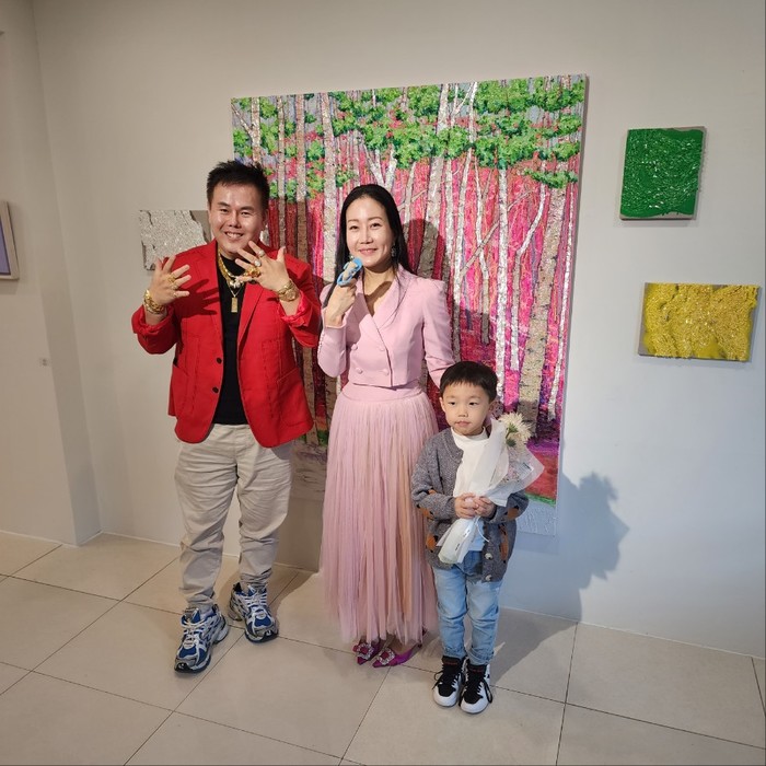 (왼쪽부터)엘링크 전설부회장, 정서윤 작가, 컬렉터 