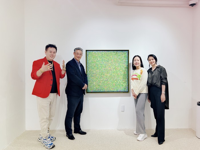 (왼쪽부터) 엘링크 전설 부회장, 김학균대표, 정서윤작가, K-UM 갤러리대표