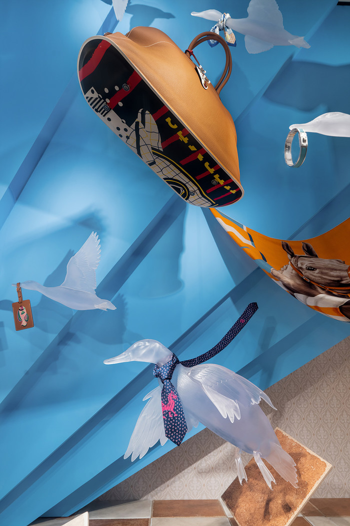 AUTUMN WINDOWS AT THE HERMÈS MAISON IN SHANGHAI 제공 BIENBIEN