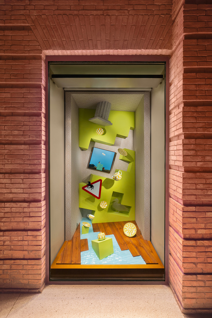 ​AUTUMN WINDOWS AT THE HERMÈS MAISON IN SHANGHAI 제공 BIENBIEN​