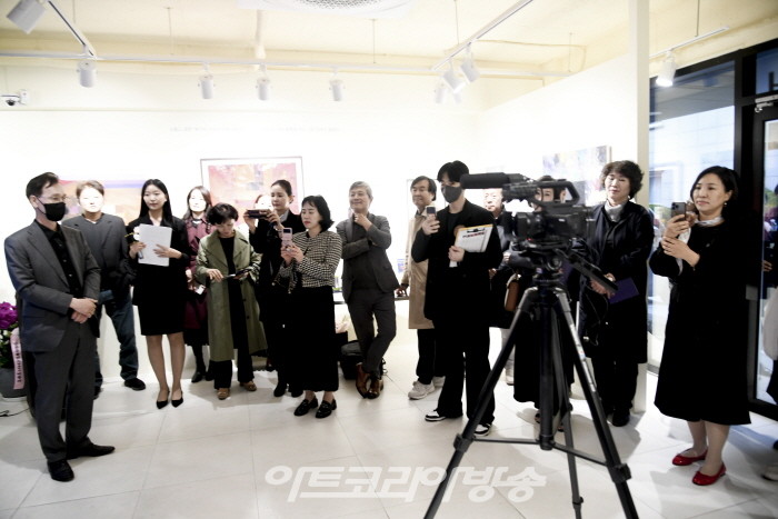 스토니강 작가의 'Infinity-the paradox’