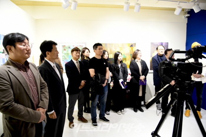 스토니강 작가의 'Infinity-the paradox’