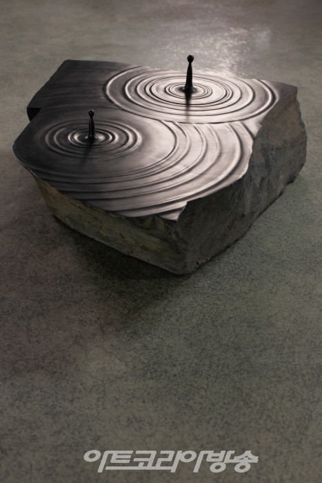 김승영, 항해, 2012, Ink stone, 20x50x42cm