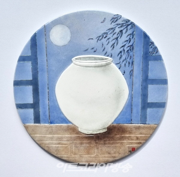 달빛아래 달항아리