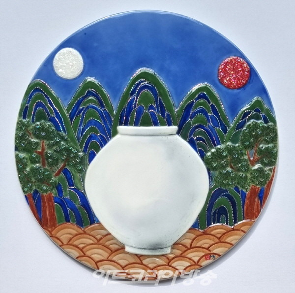 달항아리와 일월오봉도