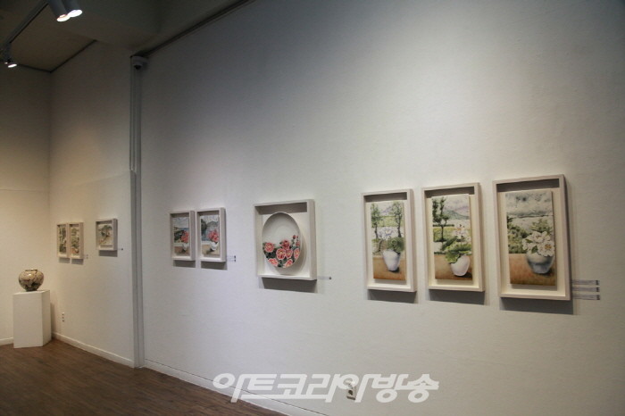 김은경 개인전 '흐르는 대로 바라본다 도자회화' 