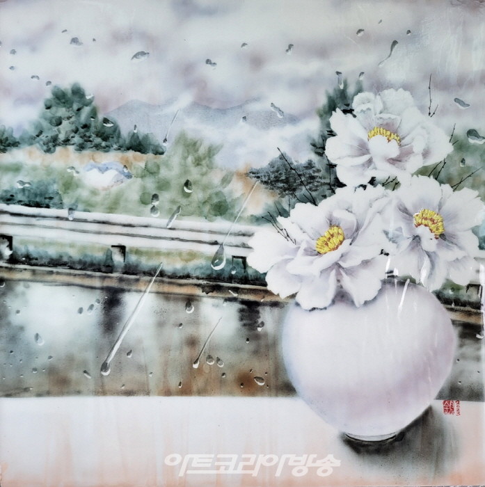창가와 백모란 40x40cm painting on ceramic 백자도판 1235°c 산화소성 2023