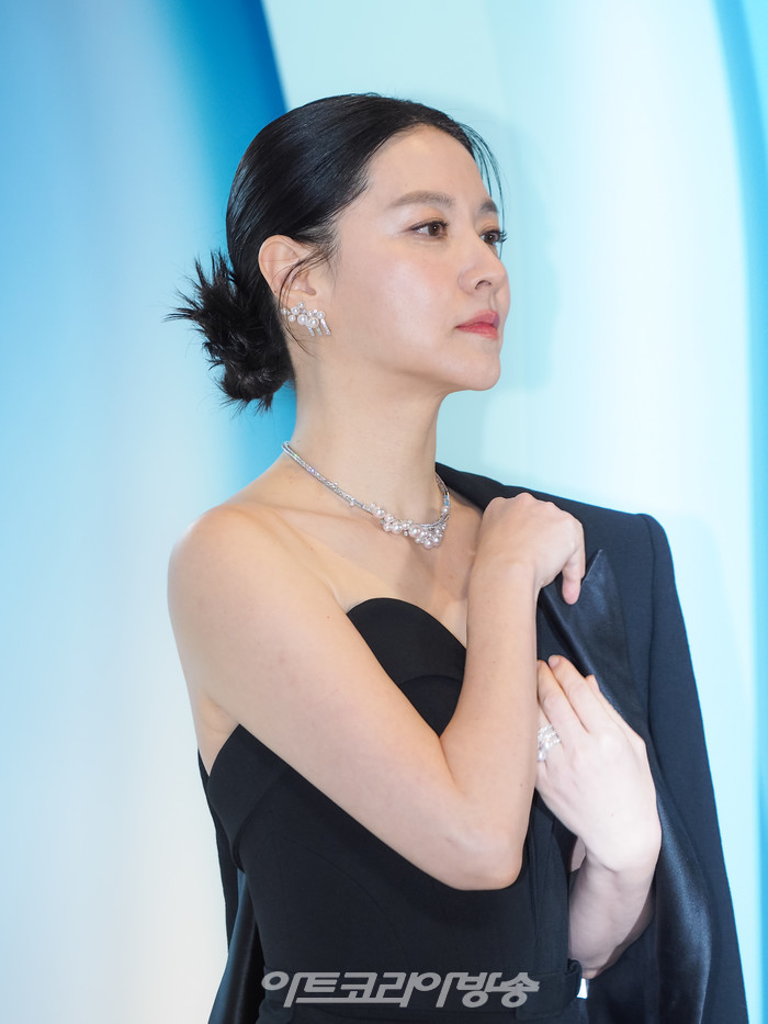 메종 프레드 전시 갈라디너 파티 포토월 행사(배우 이영애) 2023.11.09 사진 ⓒ아트코리아방송 이용선 기자​