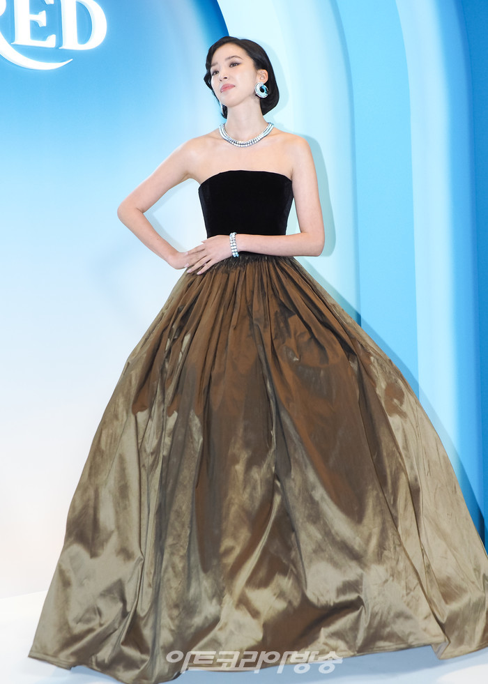 메종 프레드 전시 갈라디너 파티 포토월 행사(모델 아이린) 2023.11.09 사진 ⓒ아트코리아방송 이용선 기자​