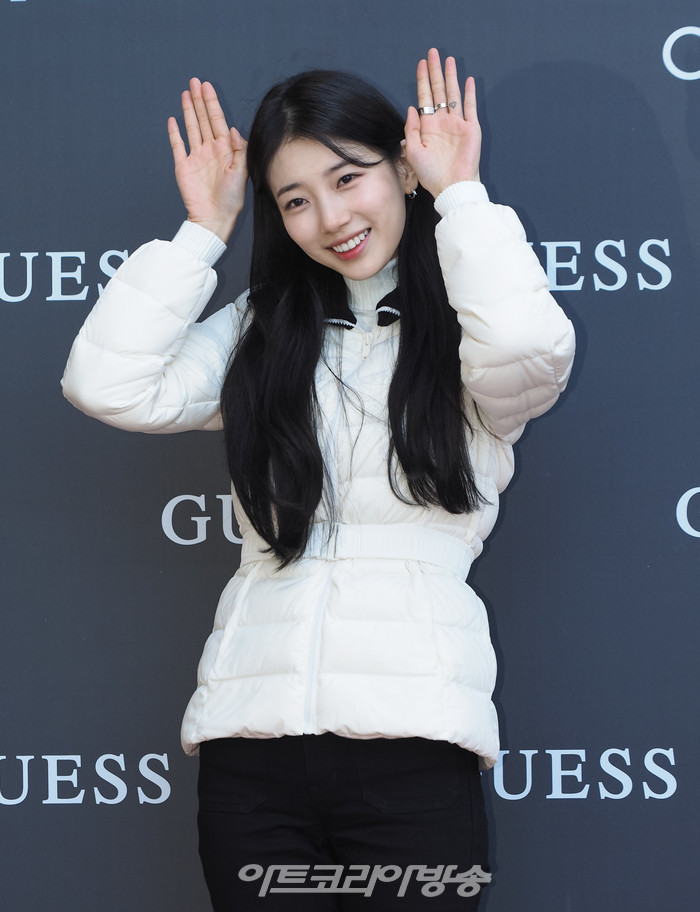 배우 수지 게스(GUESS)  '페더라이트'(Feather Light) 팝업 행사. 2023.11.12 사진 ⓒ아트코리아방송 이용선 기자​