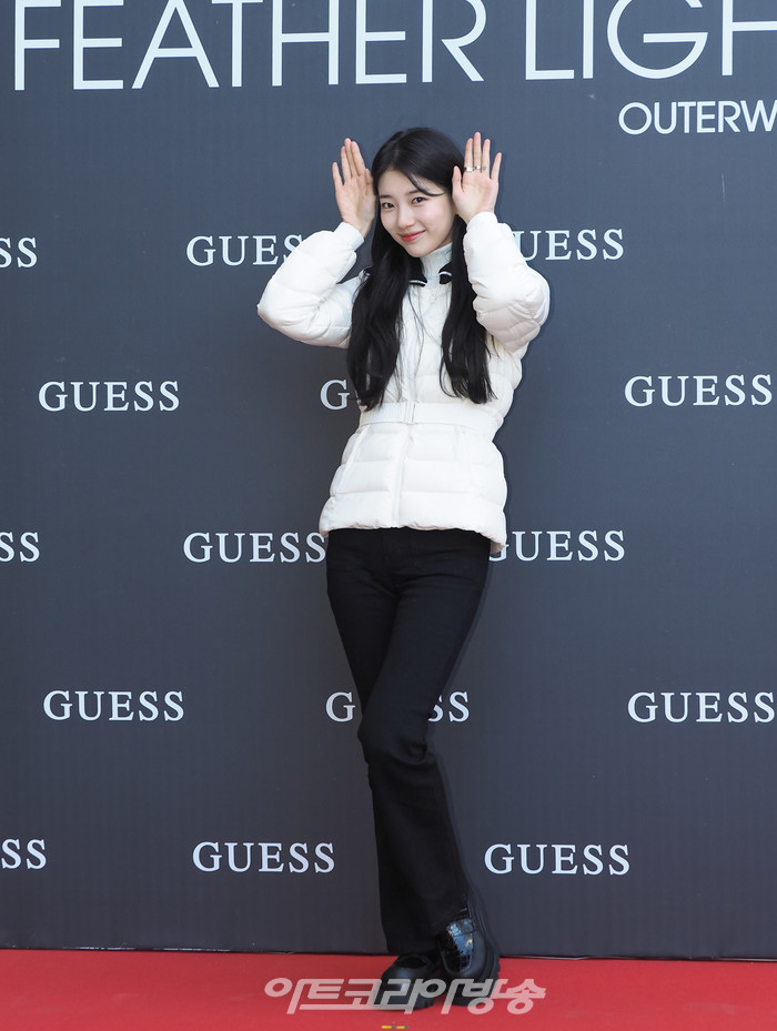 배우 수지 게스(GUESS)  '페더라이트'(Feather Light) 팝업 행사. 2023.11.12 사진 ⓒ아트코리아방송 이용선 기자​