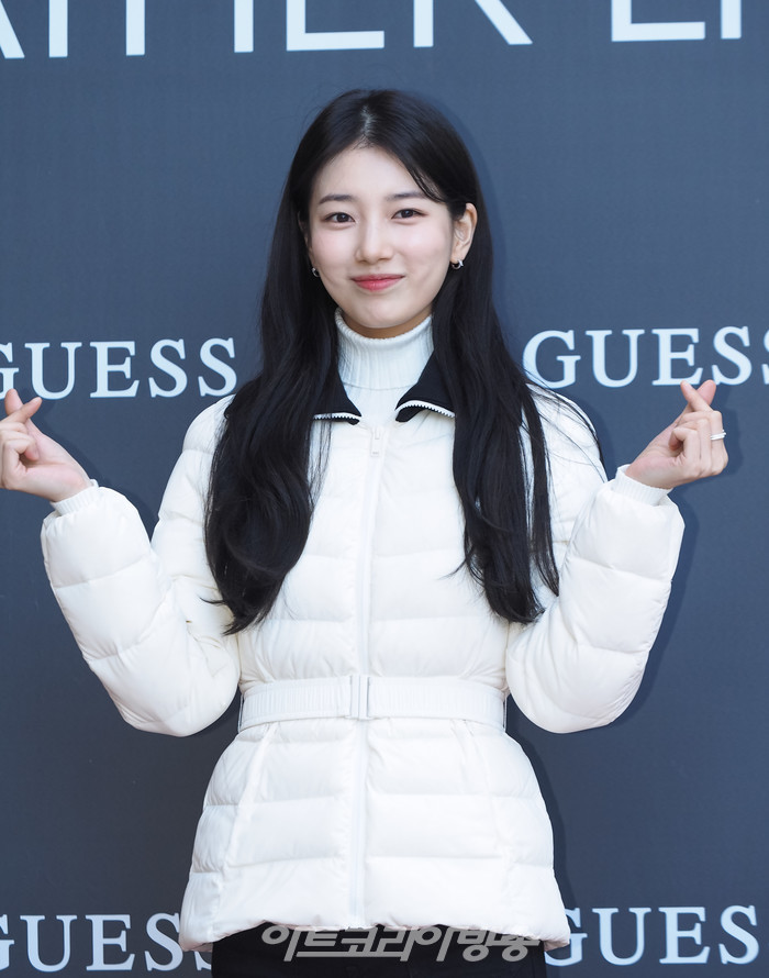 배우 수지 게스(GUESS) '페더라이트'(Feather Light) 팝업 행사. 2023.11.12 사진 ⓒ아트코리아방송 이용선 기자​