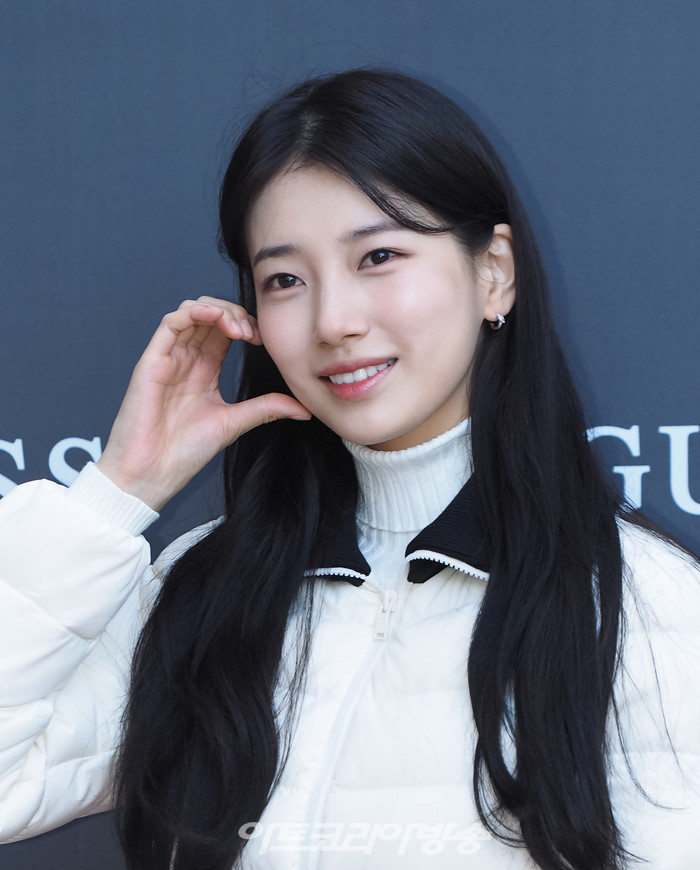 배우 수지 게스(GUESS) '페더라이트'(Feather Light) 팝업 행사. 2023.11.12 사진 ⓒ아트코리아방송 이용선 기자​