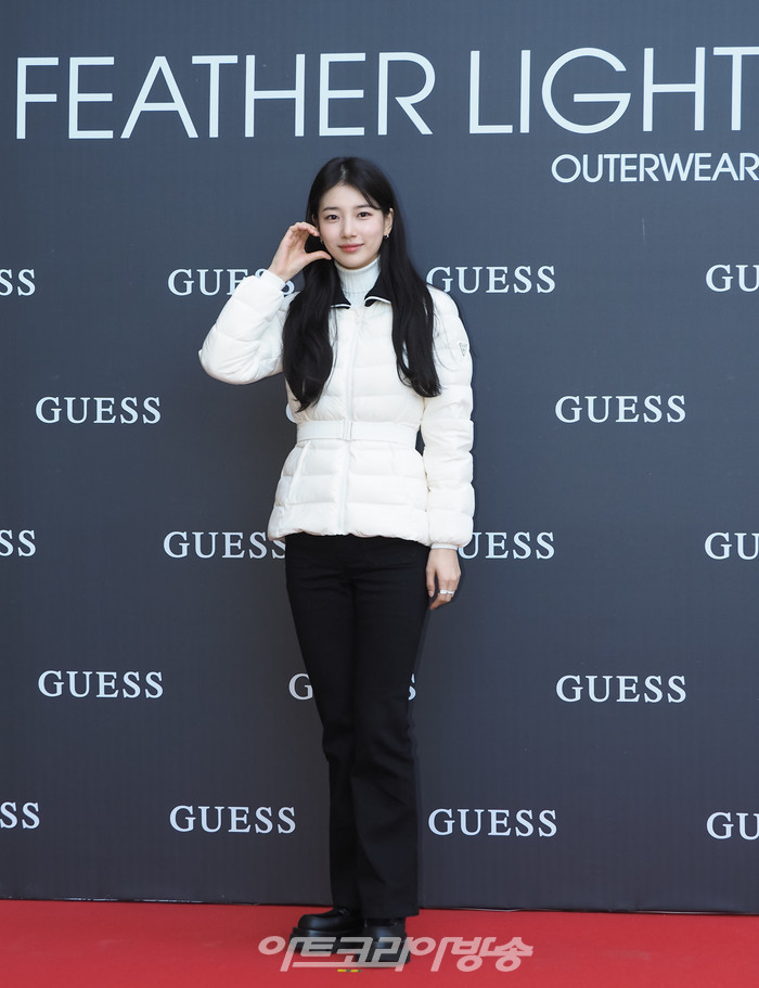 배우 수지 게스(GUESS) '페더라이트'(Feather Light) 팝업 행사. 2023.11.12 사진 ⓒ아트코리아방송 이용선 기자​