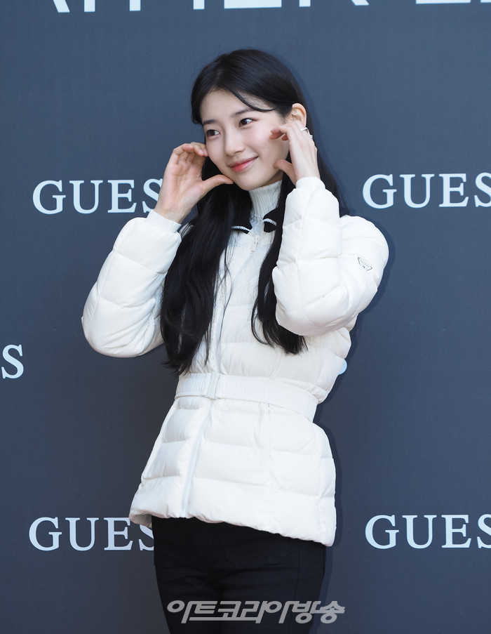배우 수지 게스(GUESS) '페더라이트'(Feather Light) 팝업 행사. 2023.11.12 사진 ⓒ아트코리아방송 이용선 기자​