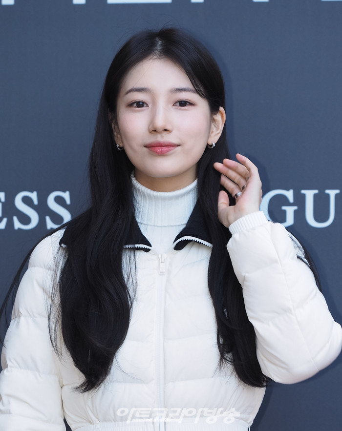 배우 수지 게스(GUESS) '페더라이트'(Feather Light) 팝업 행사. 2023.11.12 사진 ⓒ아트코리아방송 이용선 기자​