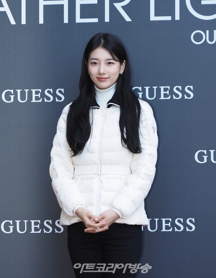 배우 수지 게스(GUESS) '페더라이트'(Feather Light) 팝업 행사. 2023.11.12 사진 ⓒ아트코리아방송 이용선 기자​