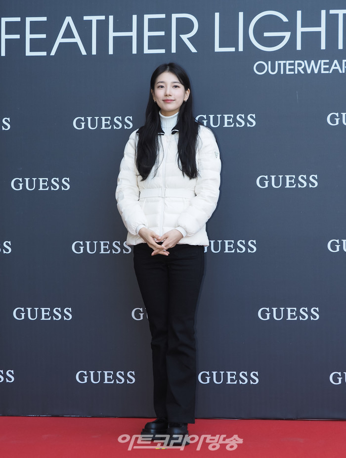 배우 수지 게스(GUESS) '페더라이트'(Feather Light) 팝업 행사. 2023.11.12 사진 ⓒ아트코리아방송 이용선 기자​