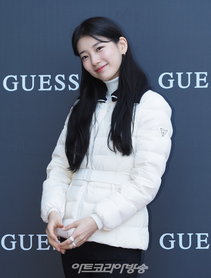 배우 수지 게스(GUESS) '페더라이트'(Feather Light) 팝업 행사. 2023.11.12 사진 ⓒ아트코리아방송 이용선 기자​