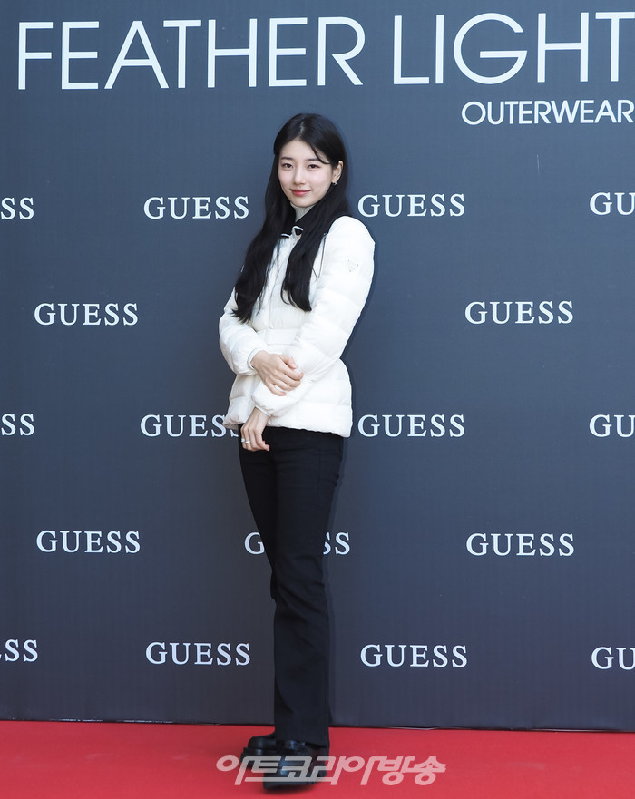 배우 수지 게스(GUESS) '페더라이트'(Feather Light) 팝업 행사. 2023.11.12 사진 ⓒ아트코리아방송 이용선 기자​