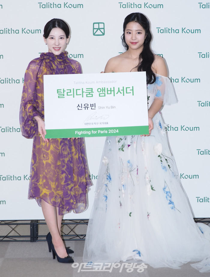 탈리다쿰 국가대표 탁구 신유빈 선수 브랜드 앰버서더 위촉 행사(채문선 대표, 신유빈 선수) 2023.11.16 사진 ⓒ아트코리아방송 이용선 기자