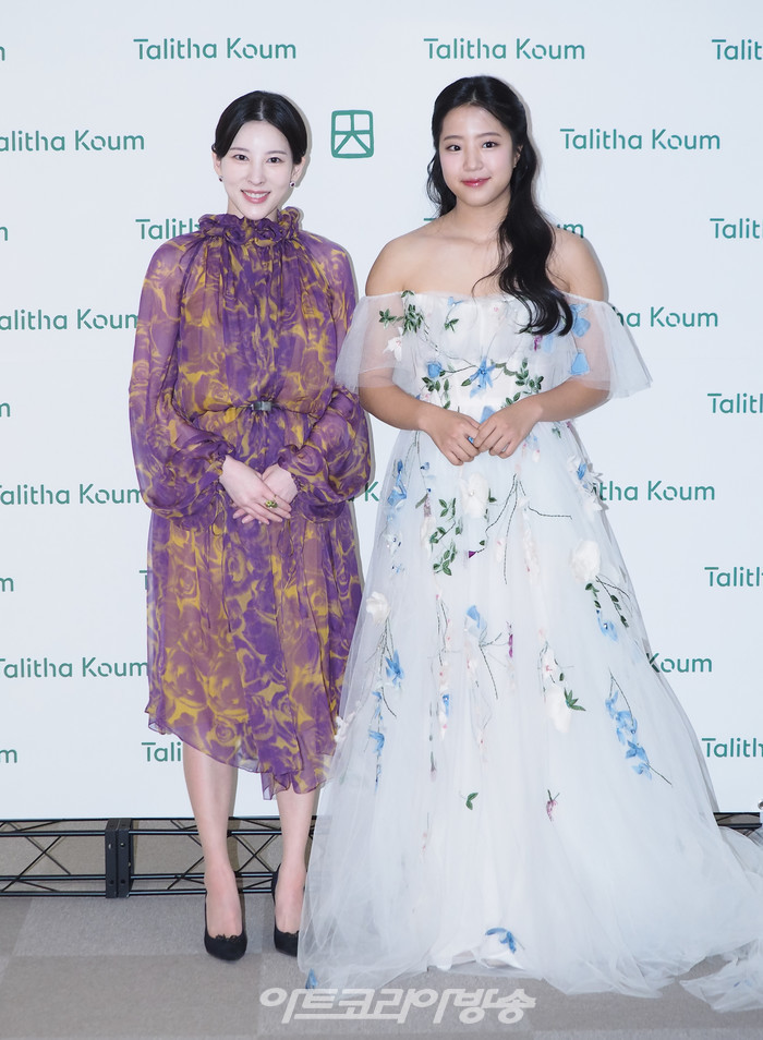 탈리다쿰 국가대표 탁구 신유빈 선수 브랜드 앰버서더 위촉 행사(채문선 대표, 신유빈 선수) 2023.11.16 사진 ⓒ아트코리아방송 이용선 기자