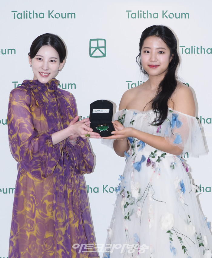 탈리다쿰 국가대표 탁구 신유빈 선수 브랜드 앰버서더 위촉 행사(채문선 대표, 신유빈 선수) 2023.11.16 사진 ⓒ아트코리아방송 이용선 기자