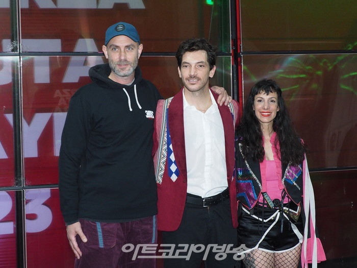 2023 푸에르자 부르타 웨이라 인 서울'(FUERZA BRUTA WAYRA in SEOUL) 기자간담회 (사진 왼쪽부터 세바스찬 구티에즈 무대 감독, 로페즈 아라곤, 멜리나 소아네) 2023.11.17 사진 ⓒ아트코리아방송 이용선 기자