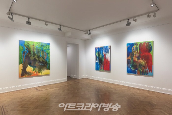 데이비드 놀란 갤러리(David Nolan Gallery)의 '비안 소라(Vian Sora)' 설치 전경
