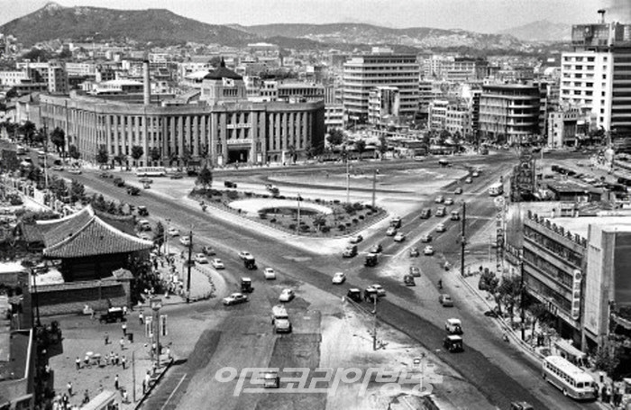 특별전참여작가_박옥수_시청 앞