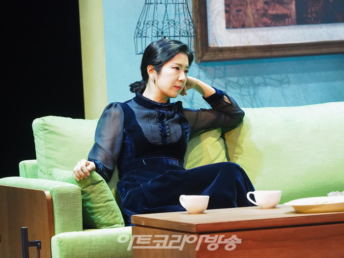 연극 '컬렉션' 프레스콜(스텔라 역 최나라) 2023.12.01 사진 ⓒ아트코리아방송 이용선 기자