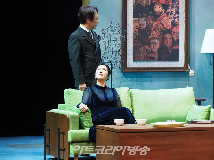 연극 '컬렉션' 프레스콜(스텔라 역 최나라, 제임스 역 강신구) 2023.12.01 사진 ⓒ아트코리아방송 이용선 기자