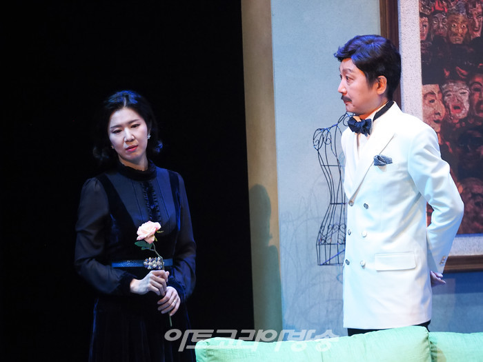 연극 '컬렉션' 프레스콜(스텔라 역 최나라, 해리 역 김신기) 2023.12.01 사진 ⓒ아트코리아방송 이용선 기자