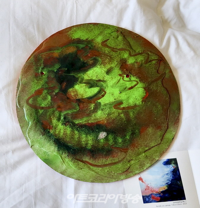 홍익갤러리 고미술 김혜정 관장 인터뷰(제8회 명동국제아트페스티벌)-조애리 작품