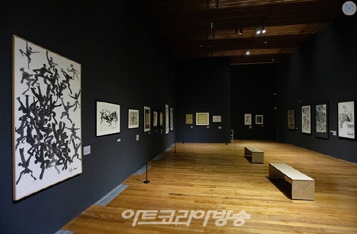 이응노, 동쪽에서 부는 바람, 서쪽에서 부는 바람» 전시 전경