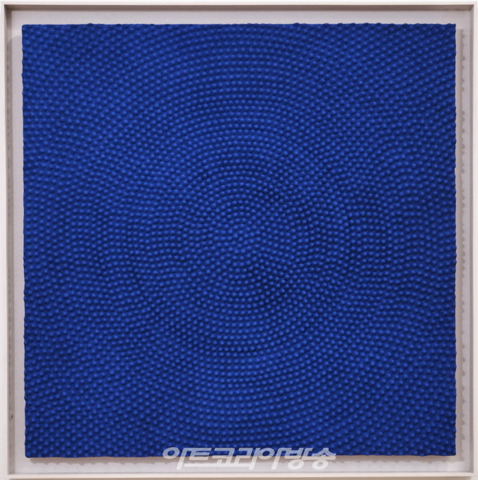 Blue Spiral, 122x122cm, pigment on polymer clay, wood, 2023