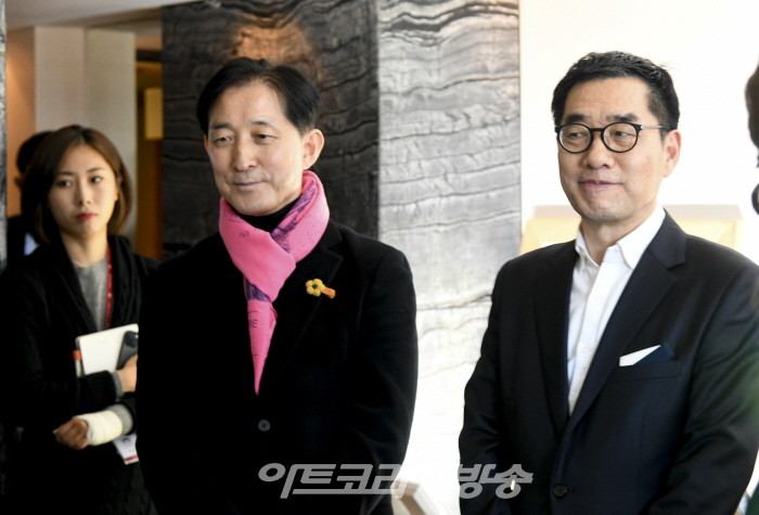 롯데호텔 김태홍 대표 외, 주최측 설명