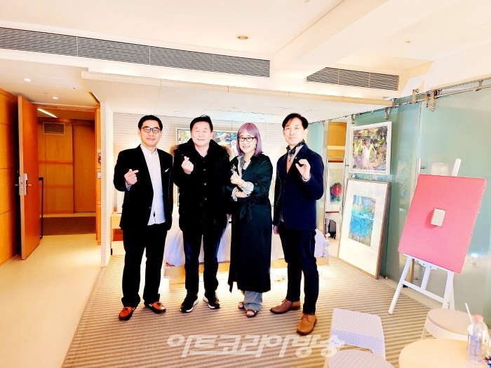 니코보코 지식재산 회장 이신안 김창열 작품 설명중