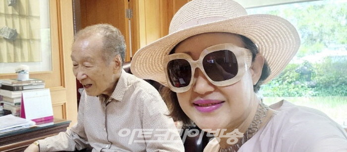 명동 청담동 건물 소유, 국내 최고의 컬렉터 김인철 회장에게 작품설명