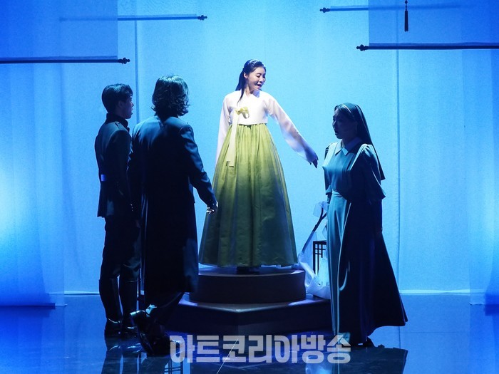 ​창작 뮤지컬 '리진: 빛의 여인' 프레스콜(리진 역 이서영, 콜랭 역 박건형, 변우진 역 김제하, 에스텔 역 송지온) 2023.12.06 사진 ⓒ아트코리아방송 이용선 기자​