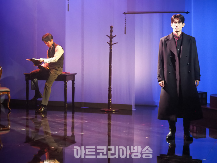 ​창작 뮤지컬 '리진: 빛의 여인' 프레스콜(콜랭 역 김이삭, 변우진 역 김서환) 2023.12.06 사진 ⓒ아트코리아방송 이용선 기자​