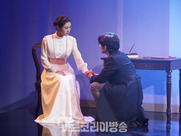 ​창작 뮤지컬 '리진: 빛의 여인' 프레스콜(리진 역 전해주, 콜랭 역 정재환) 2023.12.06 사진 ⓒ아트코리아방송 이용선 기자​