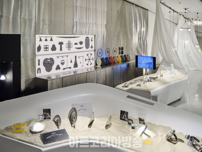 동대문 DDP 뮤지엄 3F 'New Heritage' 조명에 담긴 정성의 기록