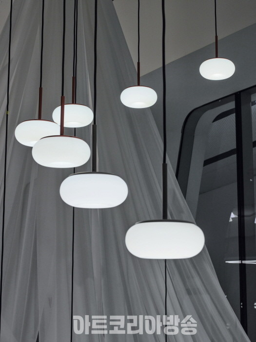 동대문 DDP 뮤지엄 3F 'New Heritage' 조명에 담긴 정성의 기록